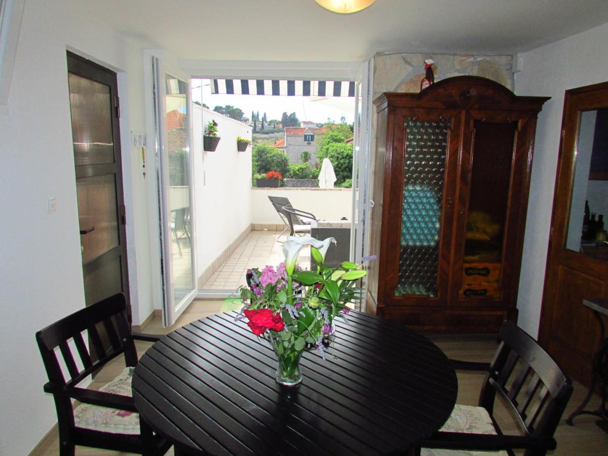 Apartment Pjaca Postira Exterior photo