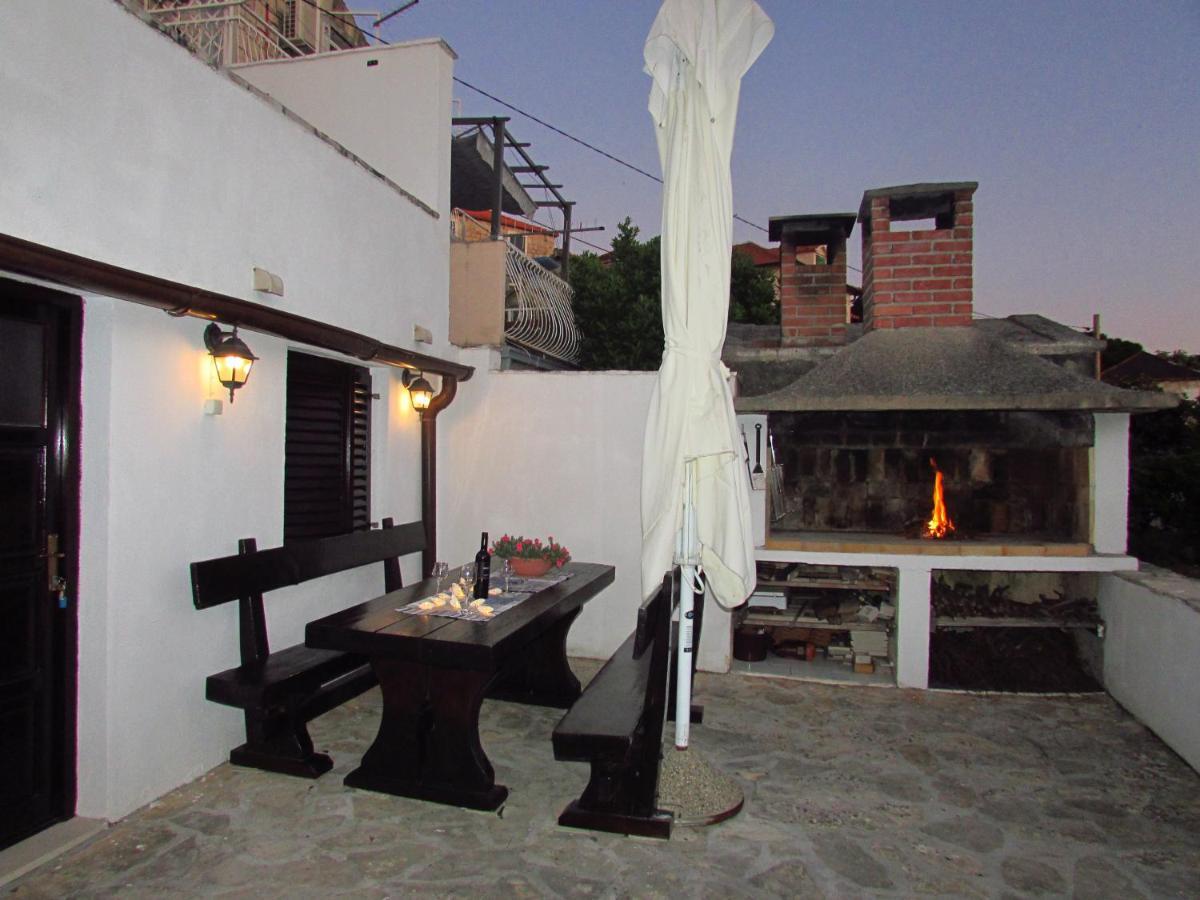 Apartment Pjaca Postira Exterior photo